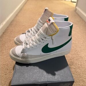 Green Nike blazers brand new 
Sz 10